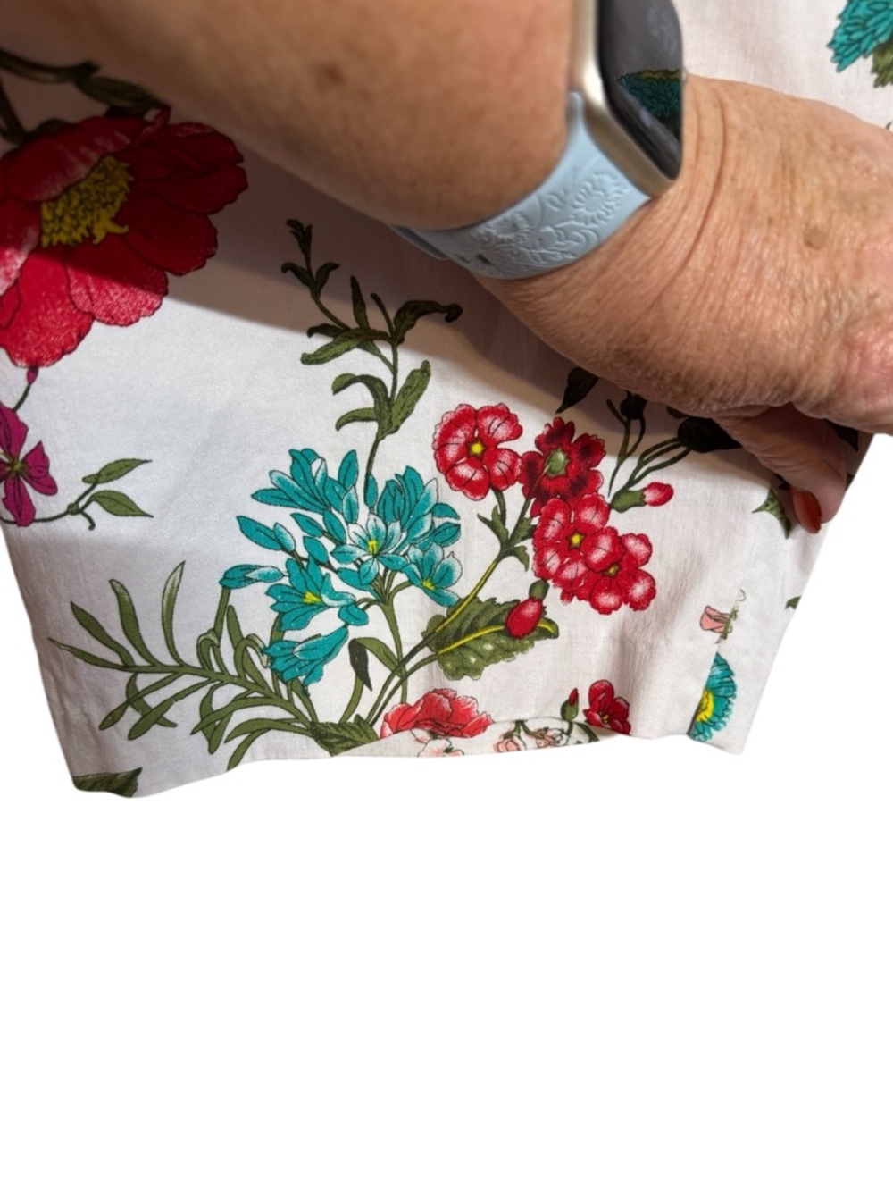 SPRING/SUMMER White Floral Capri Pant  PLUS: 2X    #O - Picture 3 of 8